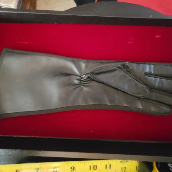 VGUC Women's Gloves Black 8 - Picture 3 of 10